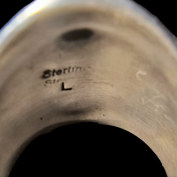 Native American Signed Black Onyx And Sterling Silver Heavy Wide Band Ring - Picture 10 of 11